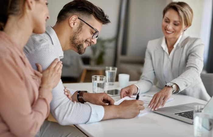 Mujeres encuentran flexibilidad y formalidad laboral como agentes de seguros
