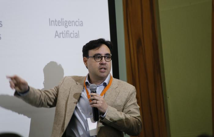 IA educativa plantea solución ante desigualdad, afirma académico de Babson College