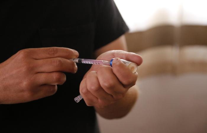 FDA aprueba lenacapavir como primera inyección semestral para prevenir el VIH