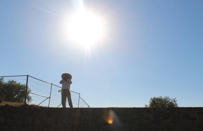 Onda de calor presiona el sueño en México mientras insomnio afecta a 45% de adultos