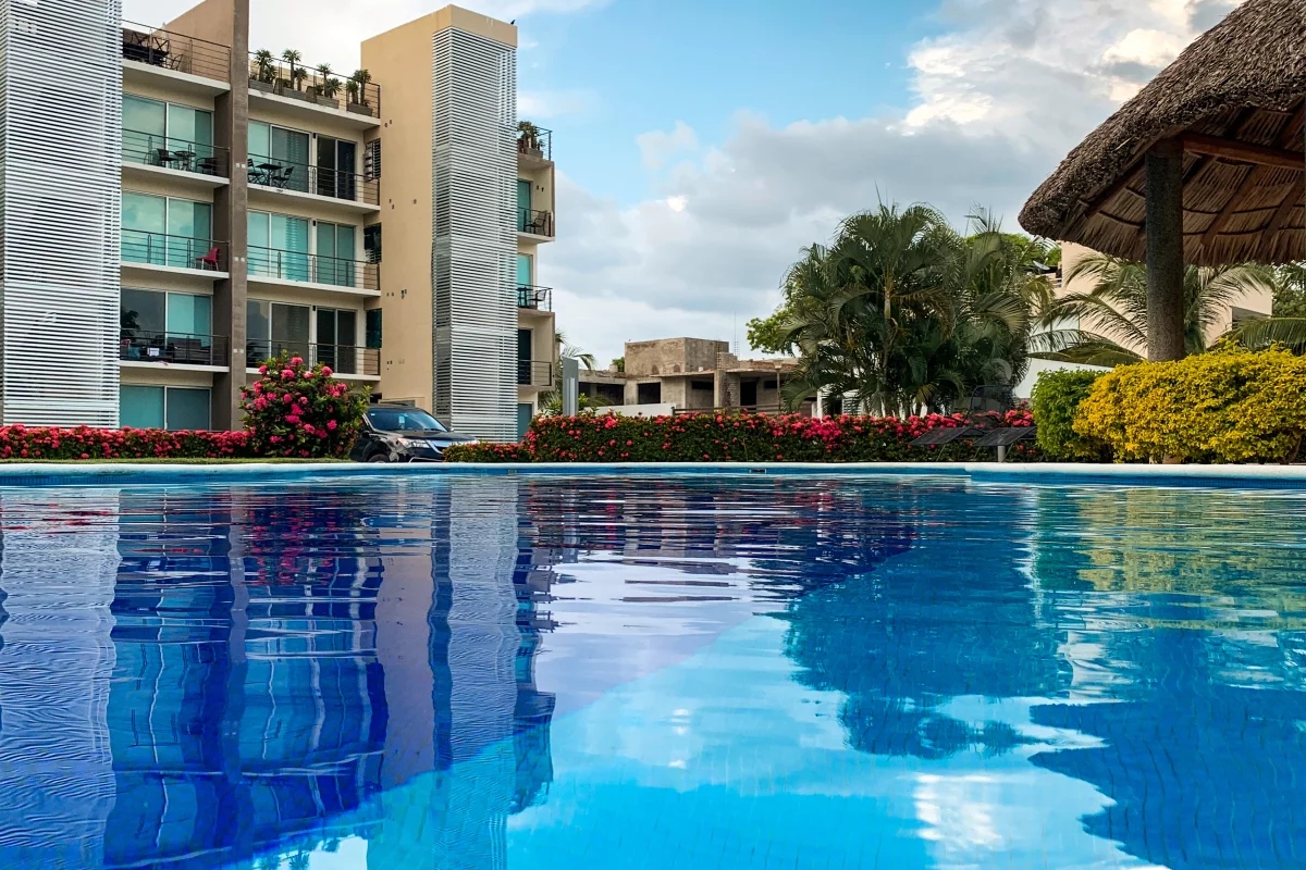 La humedad eleva el gasto eléctrico de hoteles aun sin calor extremo