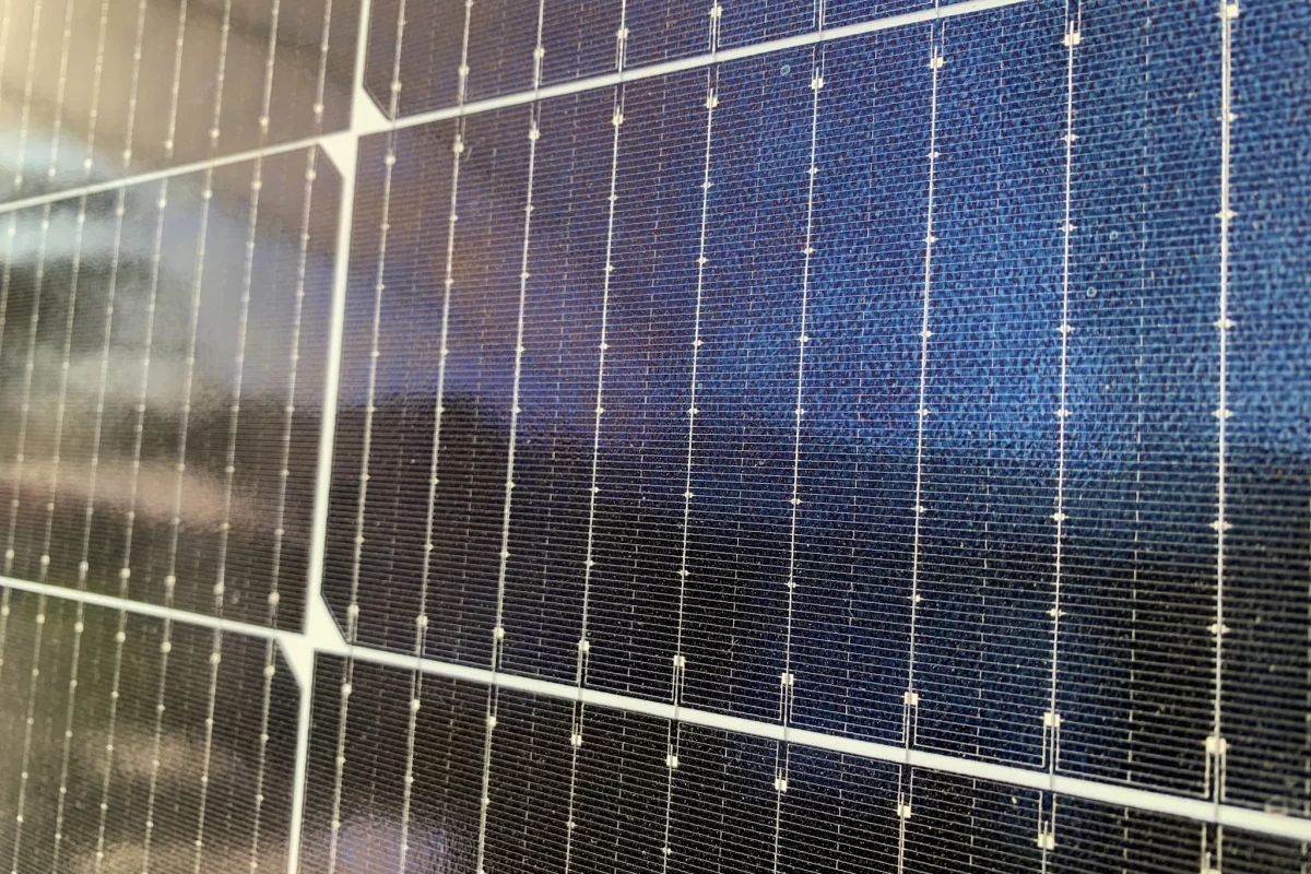 Precio de paneles solares no basta con calcular rentabilidad de inversión empresarial