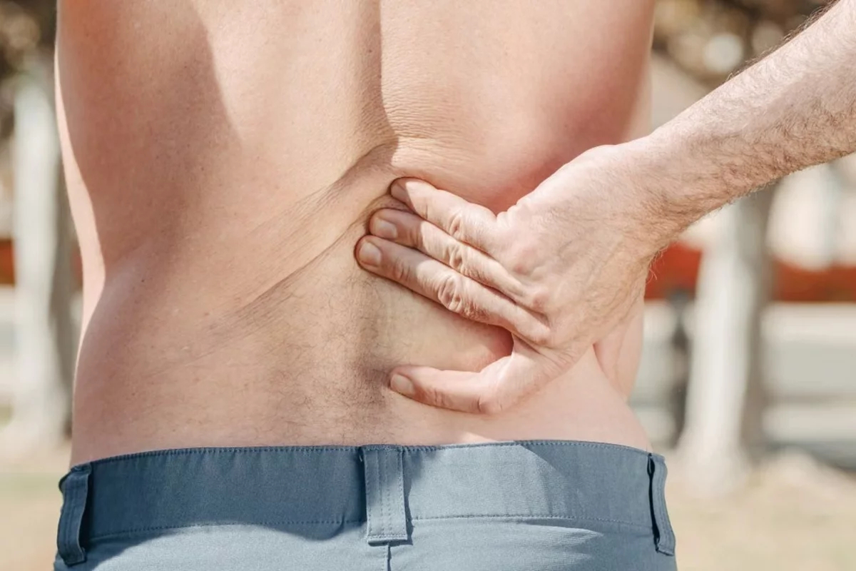 Dolor lumbar repentino: las pistas que ayudan a reconocer su origen