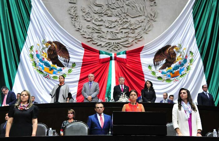Morena y el plan de reducción de salarios para diputados