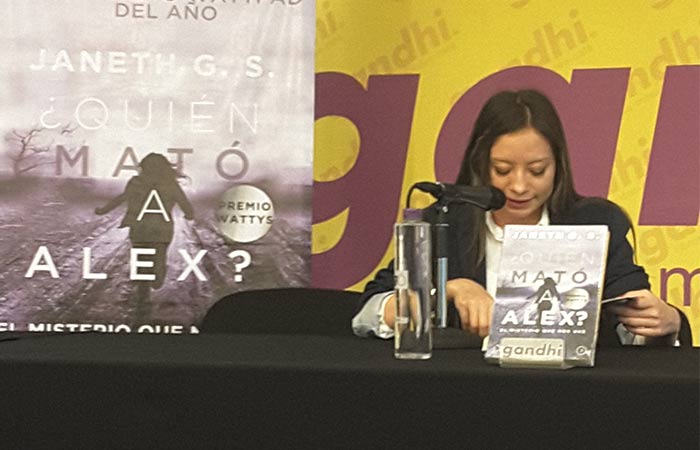 Joven escritora primera en publicar de digital a impreso en México